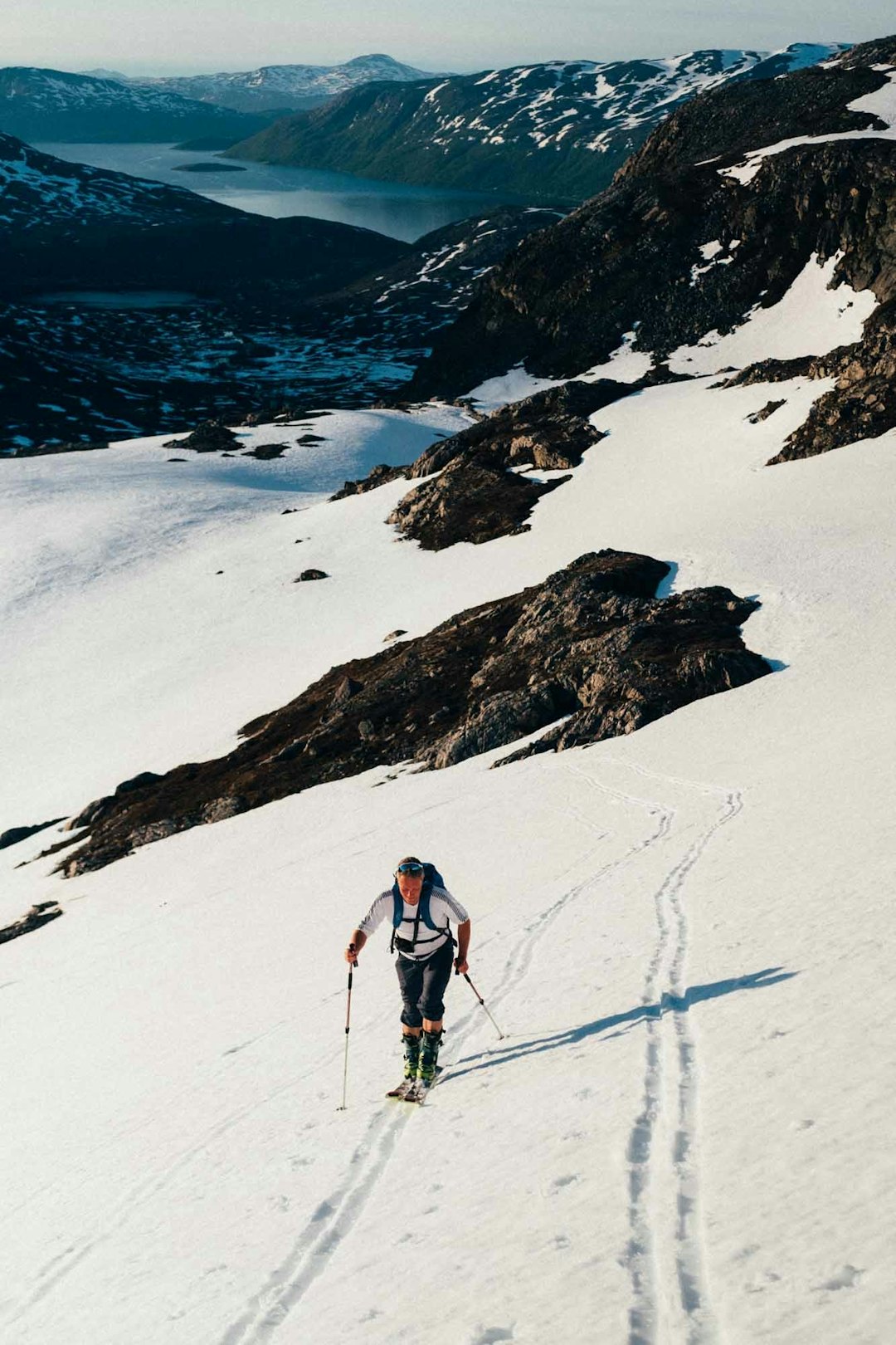 PÅ VEI OPP: Turfølget på vei opp Langfjellaksla. Foto: Sjur Melsås Langfjellaksla