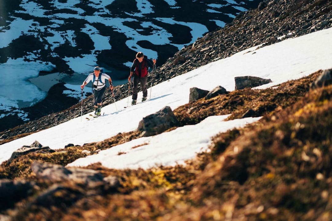 SMELTER: Snøen smelter, men det er fortsatt mer enn nok igjen. Foto: Sjur Melsås Langfjellaksla