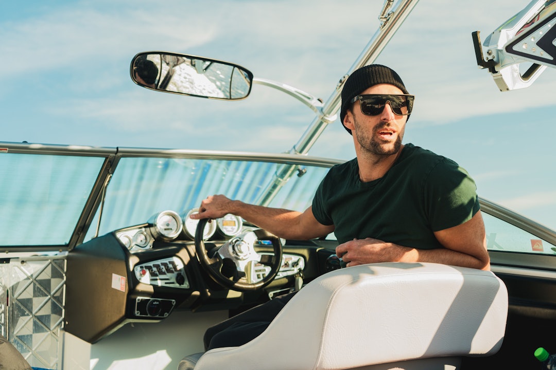 TIDSKLEMME-LØSNINGEN: Christian Rustberggard har fått erstattet mye surfesug bak sin Master Craft-doning. Bilde: Christian Nerdrum Wakesurf Rustberggard