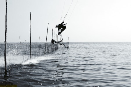 STILLE VANN: Sigve Botnen tar en indyglide på flatt vann i nærheten av Krik Vig. Dette stedet er et bra alternativ hvis det ikke er bølger på vestkysten. Foto: Christian Nerdrum STILLE VANN: Sigve Botnen tar en indyglide på flatt vann i nærheten av Krik Vig. Dette stedet er et bra alternativ hvis det ikke er bølger på vestkysten. Foto: Christian Nerdrum