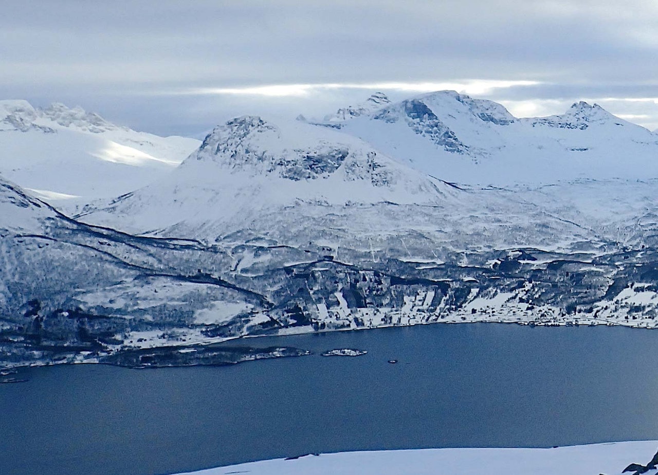 Nonsfjellet fra nord. Foto: Geir-Hugo Hanssen / Toppturer rundt Narvik.