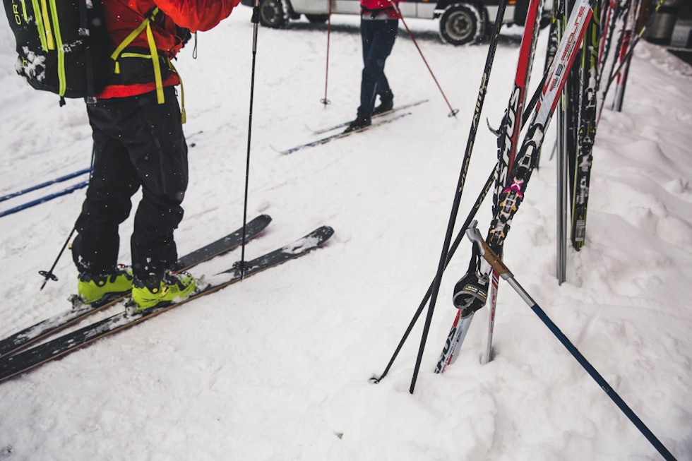 MIKS: Smale og brede ski på hyttene. Foto: Line Hårklau MIKS: Smale og brede ski på hyttene. Foto: Line Hårklau