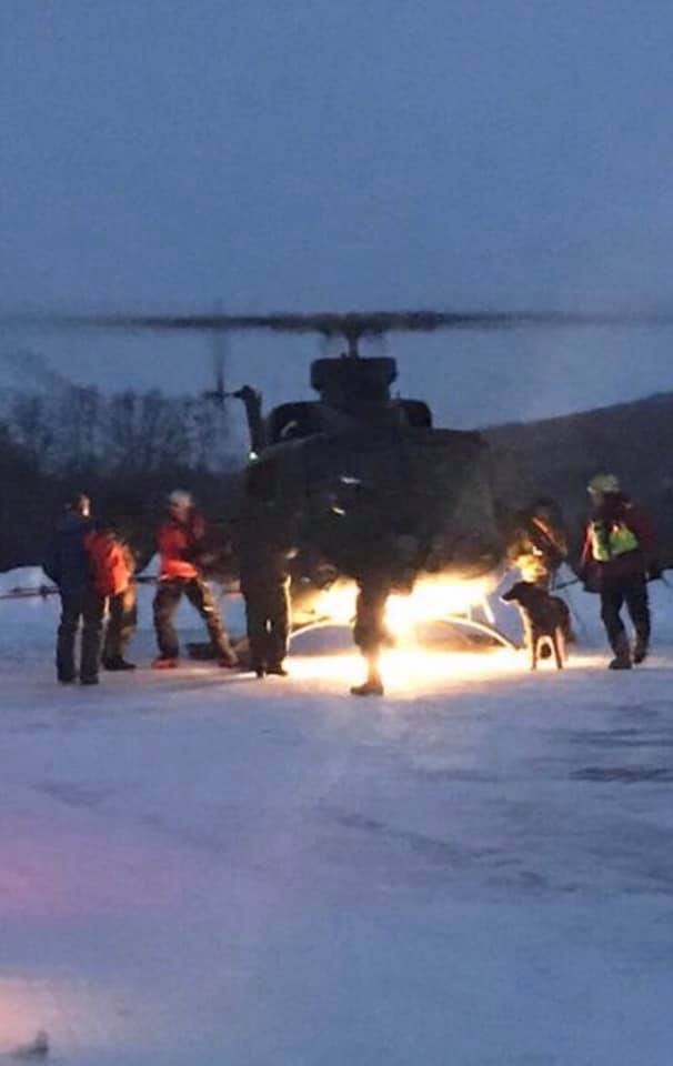 KLARE TIL INNSATS: Bardu Røde Kors Hjelpekorps har publisert dette bildet på sin Facebook-side. Siden alarmen gikk 2. januar har de vært klare til å sette i gang søk på bakken. KLARE TIL INNSATS: Bardu Røde Kors Hjelpekorps har publisert dette bildet på sin Facebook-side. Siden alarmen gikk 2. januar har de vært klare til å sette i gang søk på bakken.