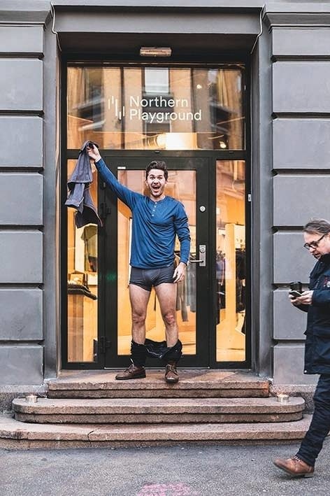 BUTIKK: Jo Egil Tobiassen åpnet først en pop up-butikk i høst, men har nå funnet nye lokaler. Her fra et intervju med Utemagasinet. Foto: Line Hårklau Jo Egil Tobiassen