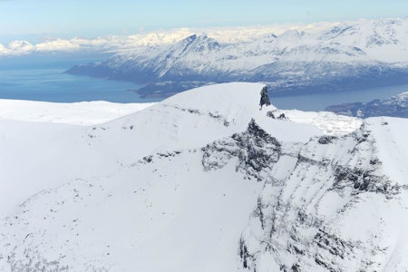 Keipen og Skorvetind fra sør. Toppen av Skorvetind vises rett under toppen av Keipen. Foto: Rune Dahl / Toppturer rundt Narvik.