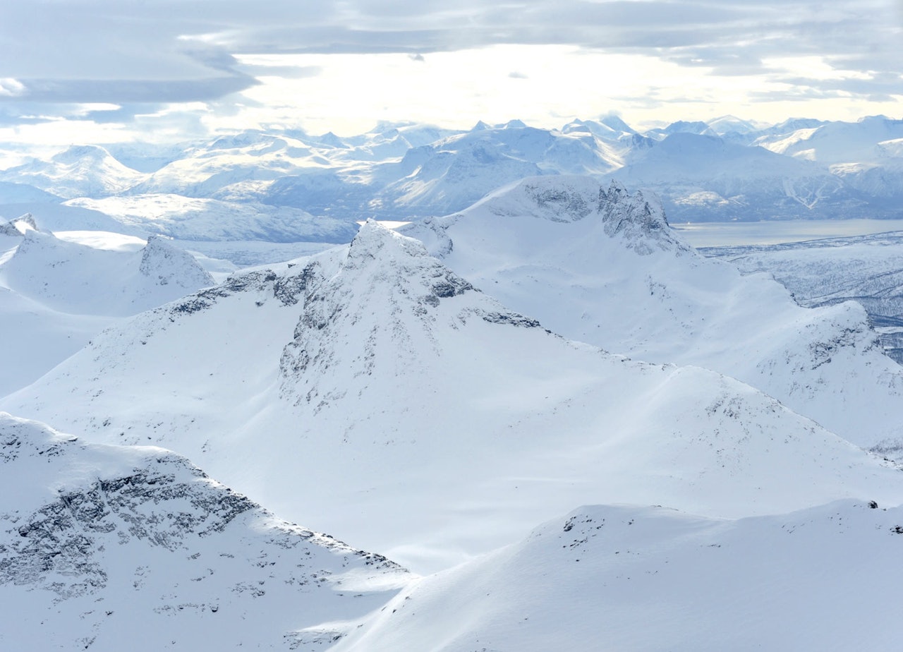 Oldertinden fra nord. Foto: Rune Dahl / Toppturer rundt Narvik Oldertinden fra nord. Foto: Rune Dahl / Toppturer rundt Narvik