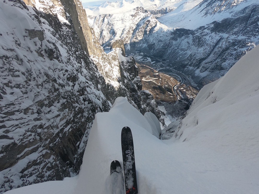 MEST LEST: Fra Kilian Jornets hjelmkamera høyt oppe i Fivaruta i Romsdalen. Foto: Kilian Jornet MEST LEST: Fra Kilian Jornets hjelmkamera høyt oppe i Fivaruta i Romsdalen. Foto: Kilian Jornet