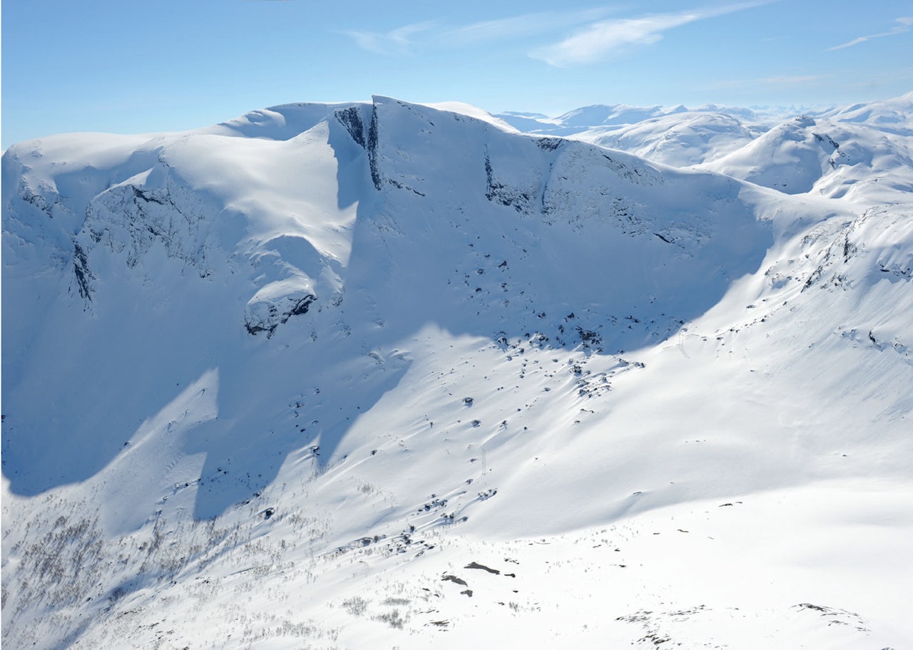 Meraftestinden fra nord. Foto: Rune Dahl / Toppturer rundt Narvik. Meraftestinden fra nord. Foto: Rune Dahl / Toppturer rundt Narvik.
