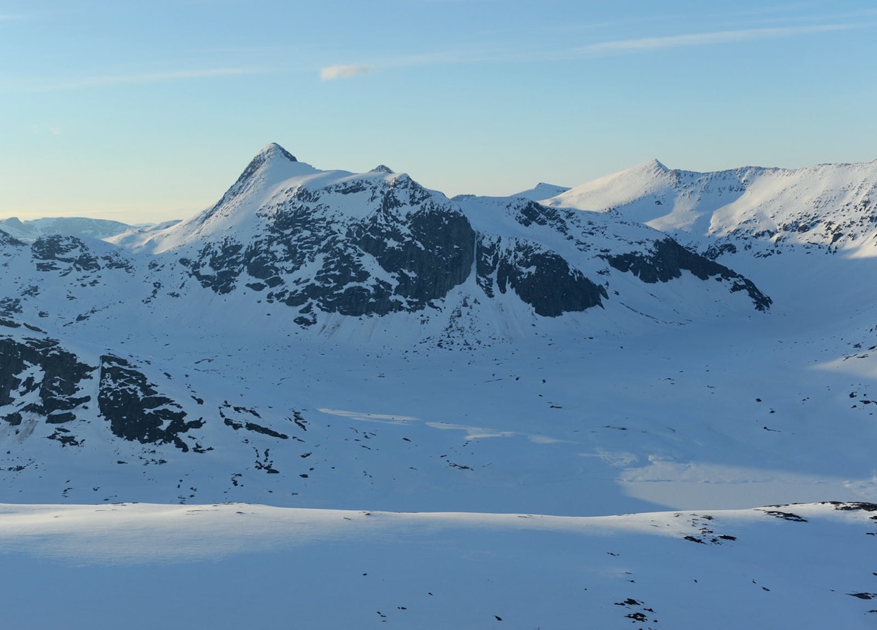 Huinnarčohkka fra sør. Foto: Rune Dahl / Toppturer rundt Narvik. Huinnarčohkka fra sør. Foto: Rune Dahl / Toppturer rundt Narvik.