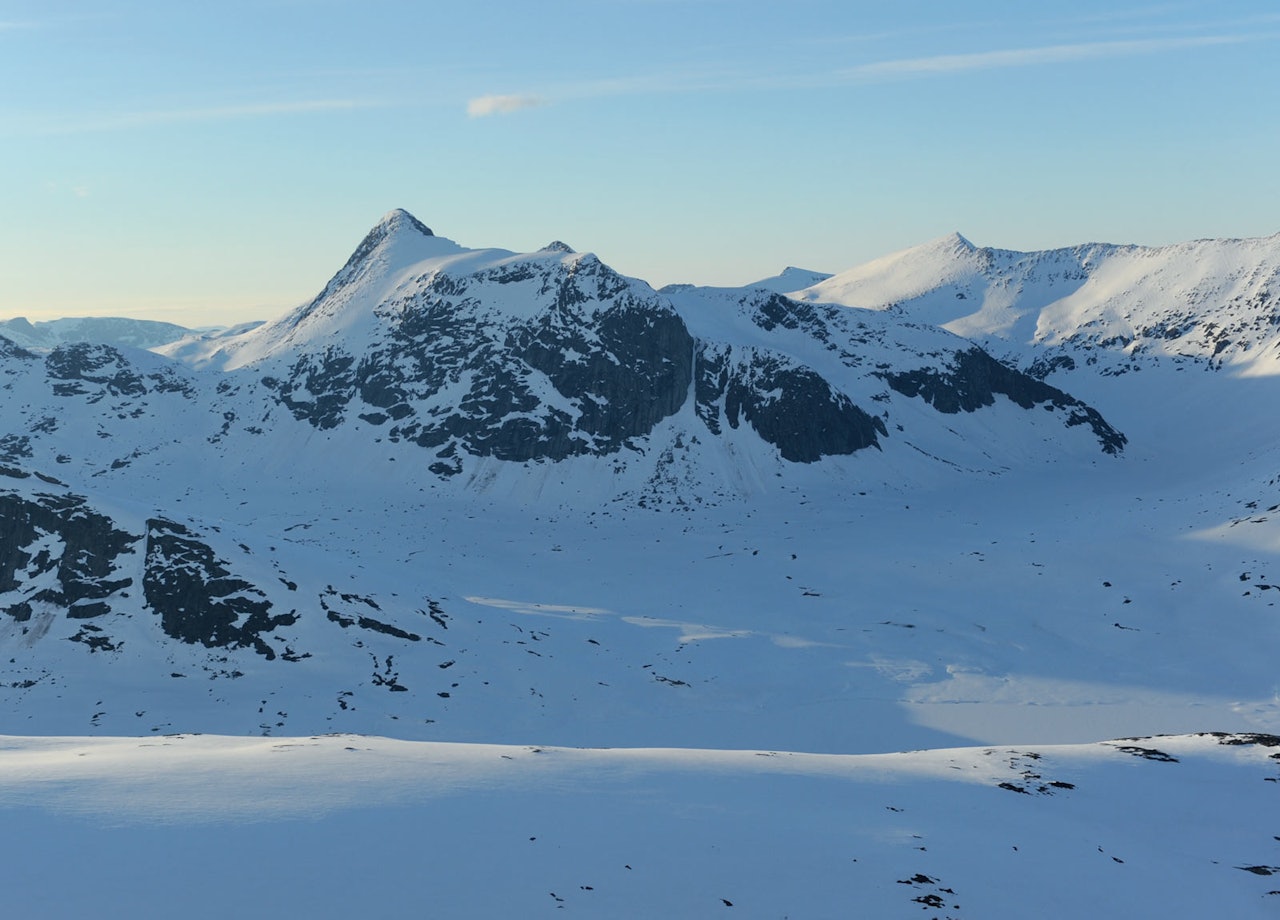 Huinnarčohkka fra sør. Foto: Rune Dahl / Toppturer rundt Narvik.