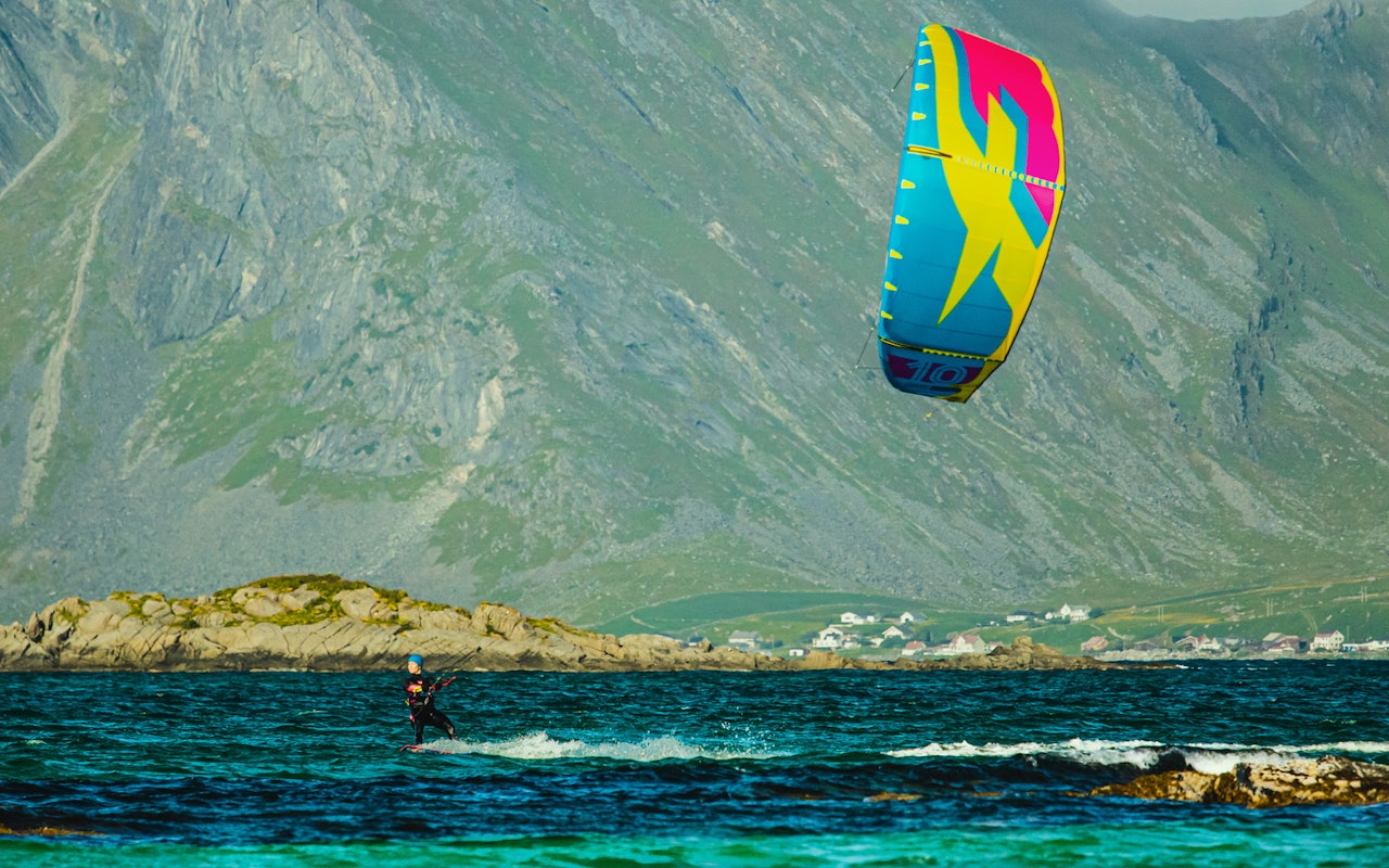 NORGE: Norge har et utall fantastiske steder å kite, inkludert Lofoten. Foto: Joachim Wille