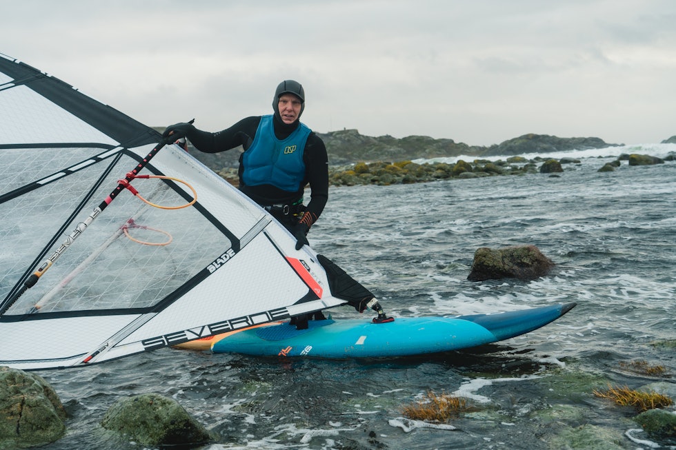 HEVDER SIN RETT: Windsurfer Olav Bleivik hevder at windsurfing alltid har vært lovlig på Saltstein. Bilde: Christian Nerdrum