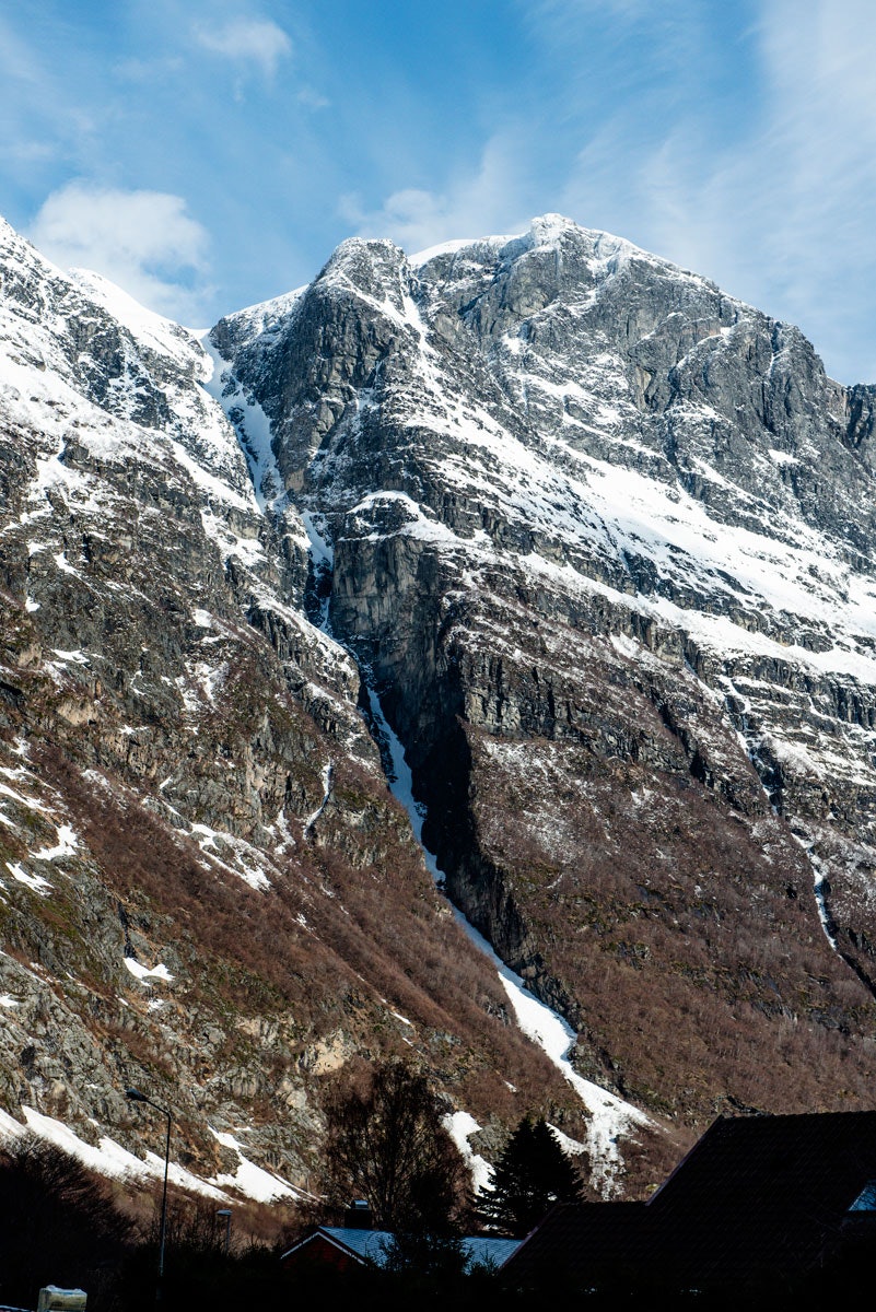 GODKJENT RENNE: Turen fra Furunebba og ned til Sunndalen via Furuveita er på over 1500 høydemeter, og 1400 av disse er i renna. Foto: Martin Innerdal Dalen