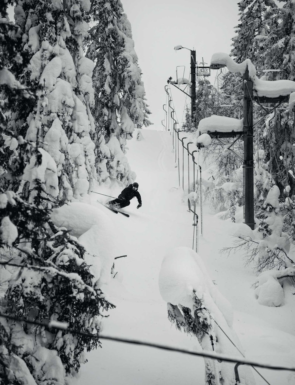 SOM SIST: Christian Kongerud tar en sving i heistraseen. Heisen står slik de gamle eierne forlot den våren 2008. Foto: Anki Grøthe SOM SIST: Christian Kongerud tar en sving i heistraseen. Heisen står slik de gamle eierne forlot den våren 2008. Foto: Anki Grøthe