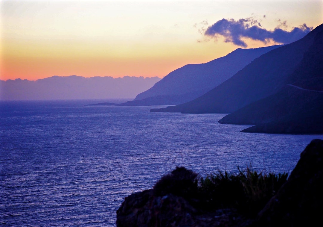 SØRKYSTEN: Vel nede fra fjellet og dette er utsikten du får på sørkysten av Kreta, hvor turistinvasjonen sommerstid er noe mindre enn på nordsiden. Kreta-topptur-8.2