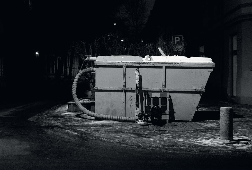 KLAR FOR NESTE TUR: Kristoffer Kippernes’ skiutstyr står og venter på neste tur i kveldsturavstand fra Tøyen. Foto: Kristoffer H. Kippernes