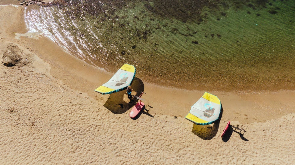 GANSKE KOMPAKT: En vinge, et brett og en hydrofoil er alt du trenger. Det får plass på en sykkeltralle om det skulle være transportmiddelet ditt. GANSKE KOMPAKT: En vinge, et brett og en hydrofoil er alt du trenger. Det får plass på en sykkeltralle om det skulle være transportmiddelet ditt.