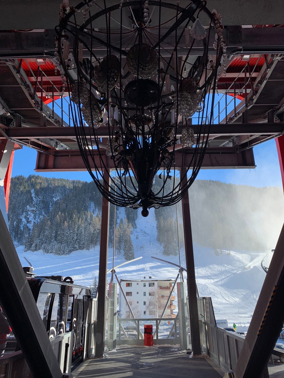 Jakobshorn er en klassiker i Davos, med ellevilt cruiserterreng. Jakobshorn er en klassiker i Davos, med ellevilt cruiserterreng.