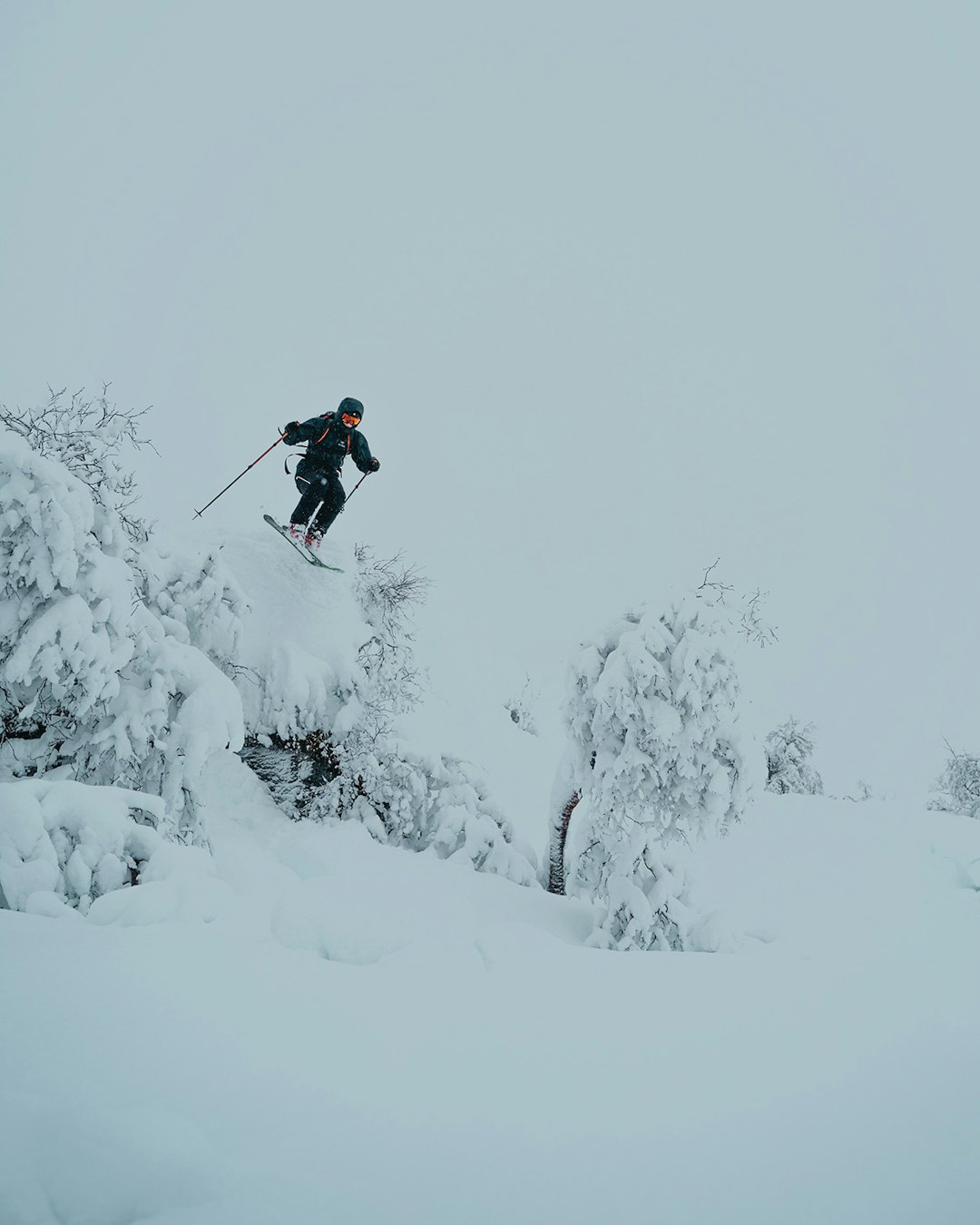 Johannes Wiken - Snøen meldte sin ankomst i Eikedalen, så da var det bare å se langt etter studiehelg i Bergen. Fikk mye god snø første halvdel av lørdagen! Gaute Lund som modell og undertegnede som fotograf Eikedalen