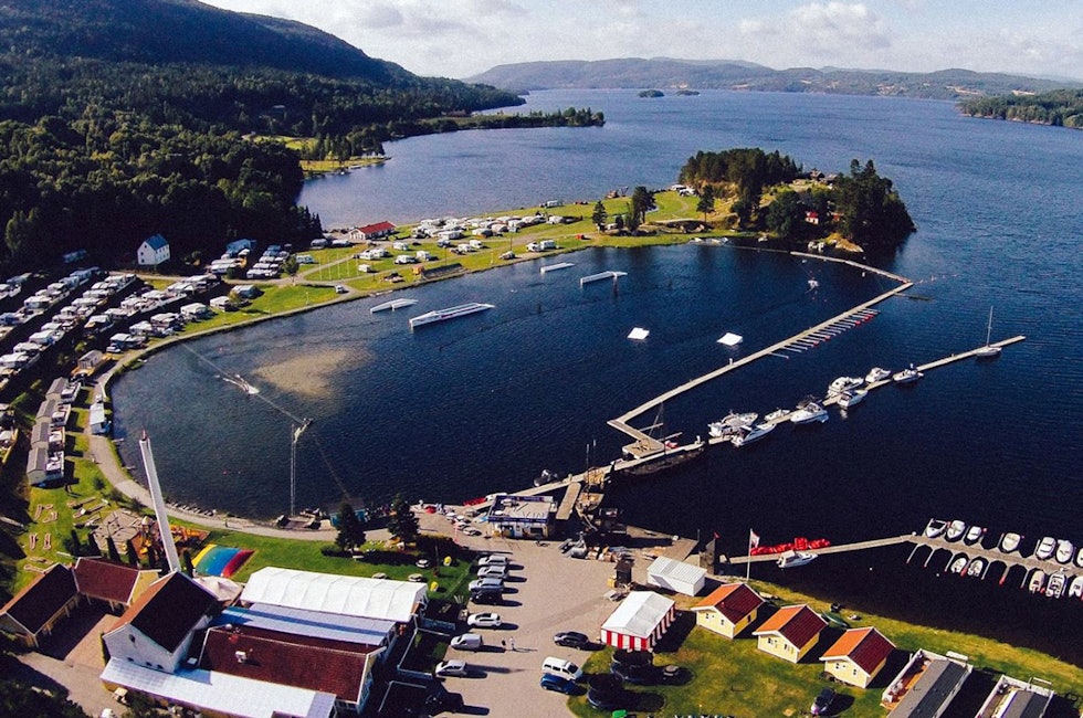LANDETS STØRSTE: Norsjø kabelpark er Norges eneste fullsize park. Foto: Visit Bø wakeboard norsjø ferieland kabelpark