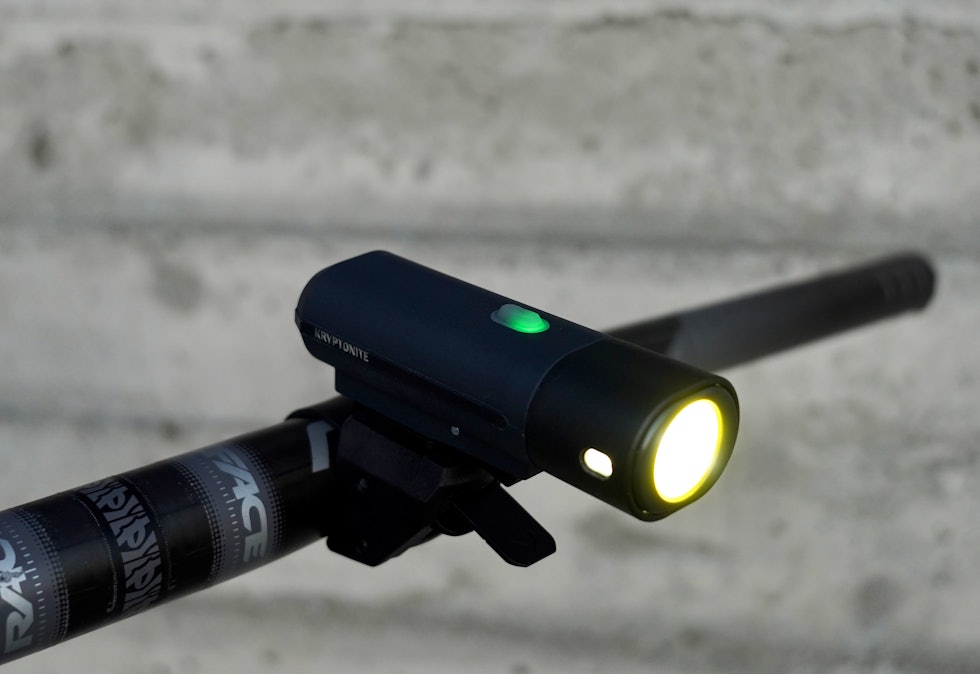 TIL SIDEN: De små sidelysene gjør deg godt synlig i trafikken. Foto: Øyvind Aas TIL SIDEN: De små sidelysene gjør deg godt synlig i trafikken. Foto: Øyvind Aas