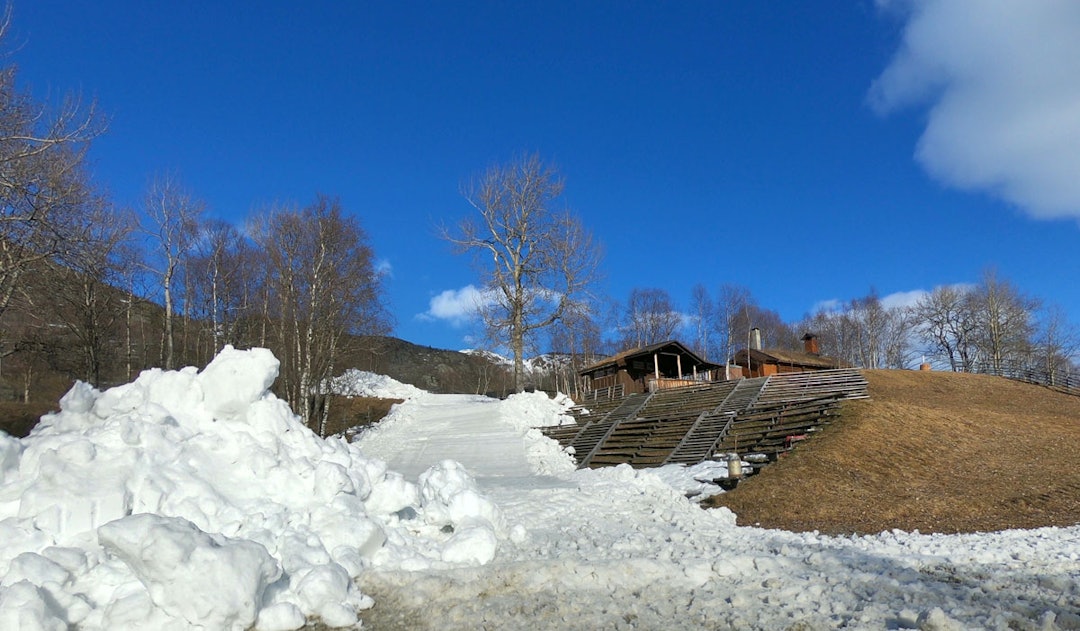 NOK SNØ: Selv om været har tært hardt på snøen i Hemsedal, er det mer enn nok til å fikse påskas feteste railjam, som skjer Langfredag. Foto: Christoffer Bjerkan