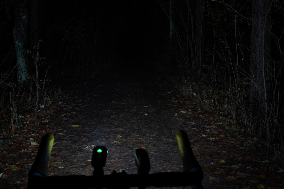 NESTEN NOK: Kryptonite-lykten kan lose deg gjennom skogen, men vi foretrekker kraftigere lys. Foto: Øyvind Aas NESTEN NOK: Kryptonite-lykten kan lose deg gjennom skogen, men vi foretrekker kraftigere lys. Foto: Øyvind Aas