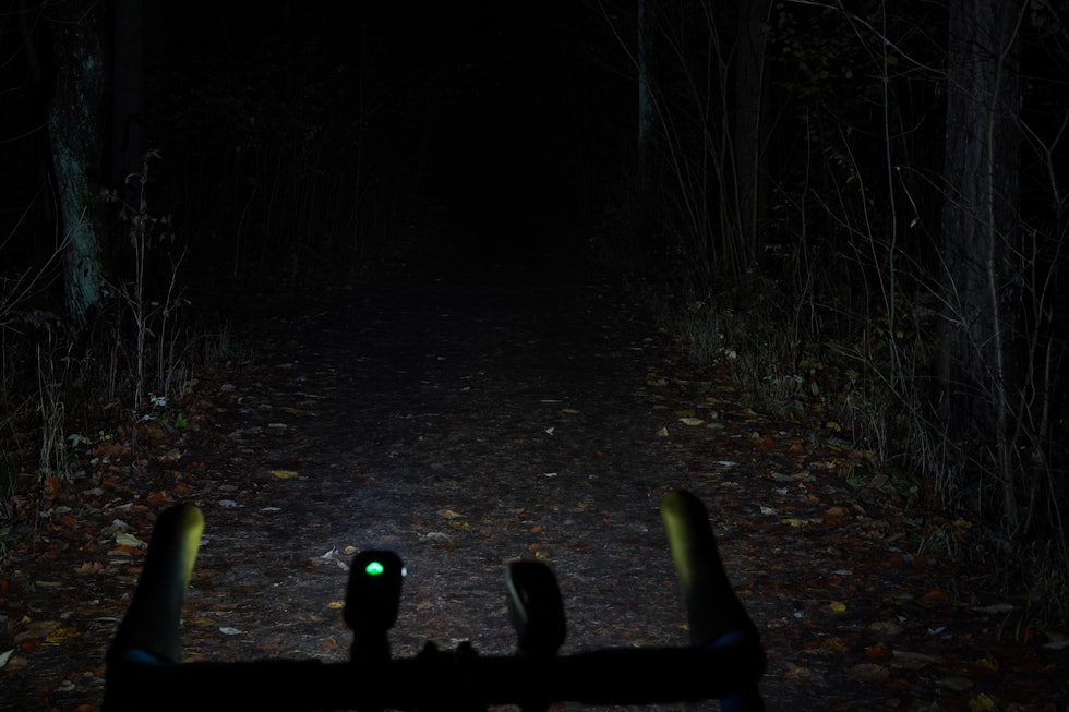 NESTEN NOK: Kryptonite-lykten kan lose deg gjennom skogen, men vi foretrekker kraftigere lys. Foto: Øyvind Aas
