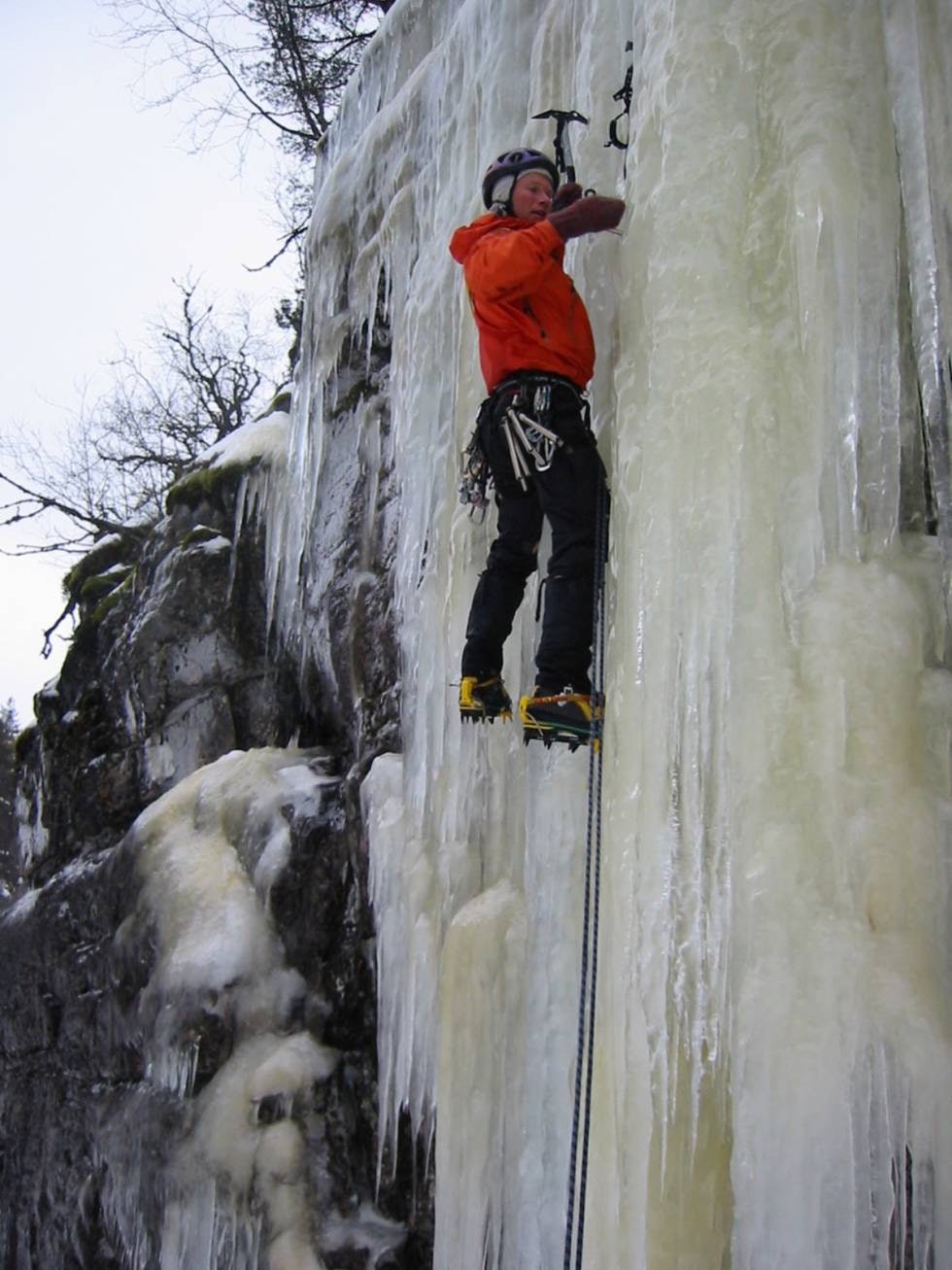 KLATRER: Øystein Stangeland var en svært dyktig klatrer og skikjører. Foto: Ture Bjørgen