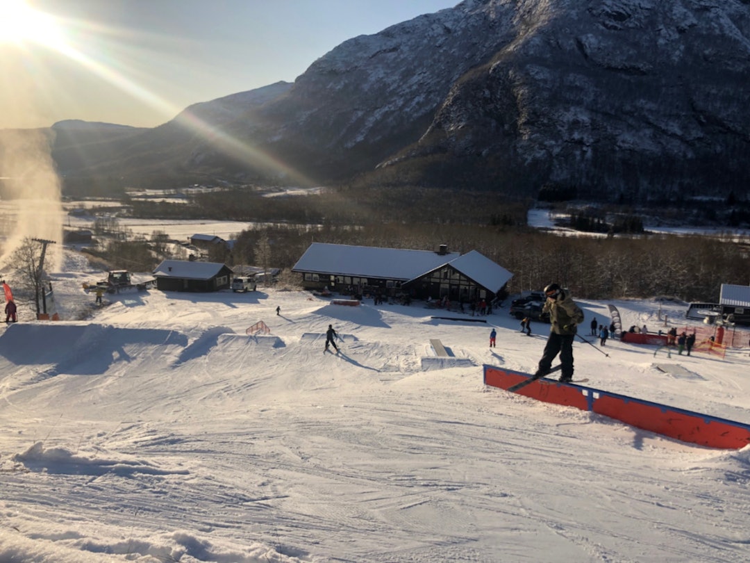 SOLHEISEN I HELGA: Slik så det ut da Hemsedal åpnet park ved Solheisen. Foto: Audun Holmøy Røhrt SOLHEISEN I HELGA: Slik så det ut da Hemsedal åpnet park ved Solheisen. Foto: Audun Holmøy Røhrt
