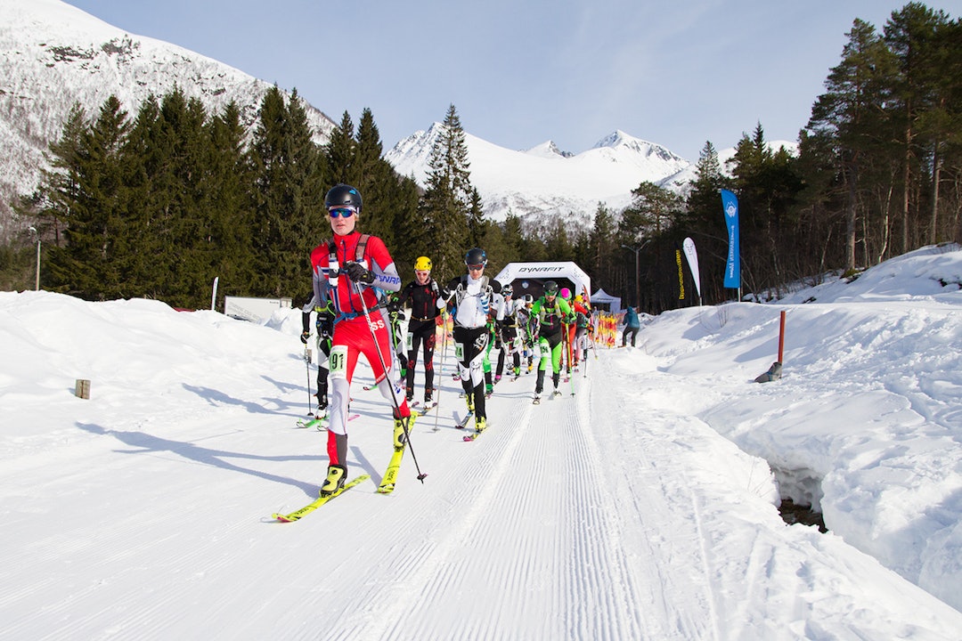 Sondre Svensli ledet fra start. Foto: Daniel Kvalvik Starten Sonde Svensli Romsdal Rando 2018 - Daniel Kvalvik 1200x800