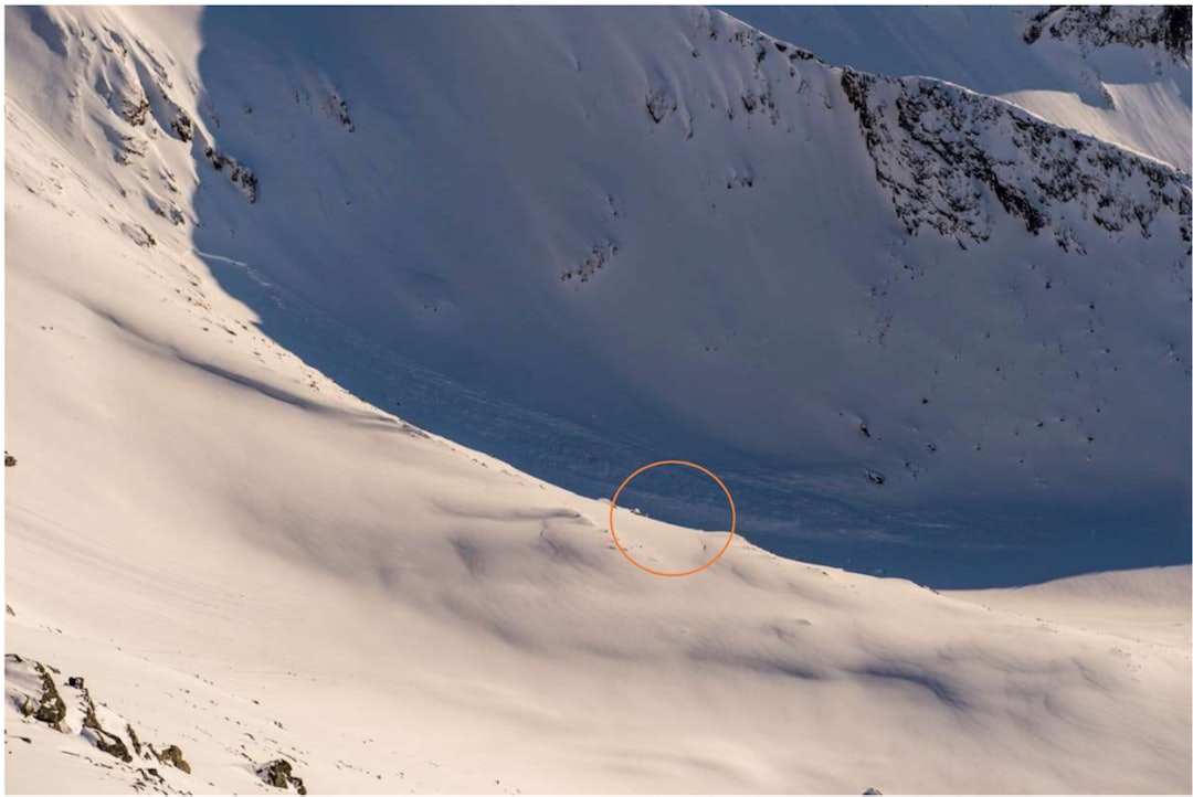 Sirkel markere funnstedet.Foto: Skredrapporten Sirkel markere funnstedet.Foto: Skredrapporten