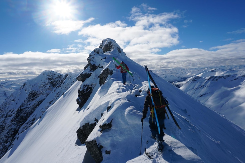 Fra Litlevasstraversen. En moderat toppturtravers med mulighet for flotte nedfarter. Foto: Halvor Hagen Innfjorden-Måndalen-Romsdalen-2