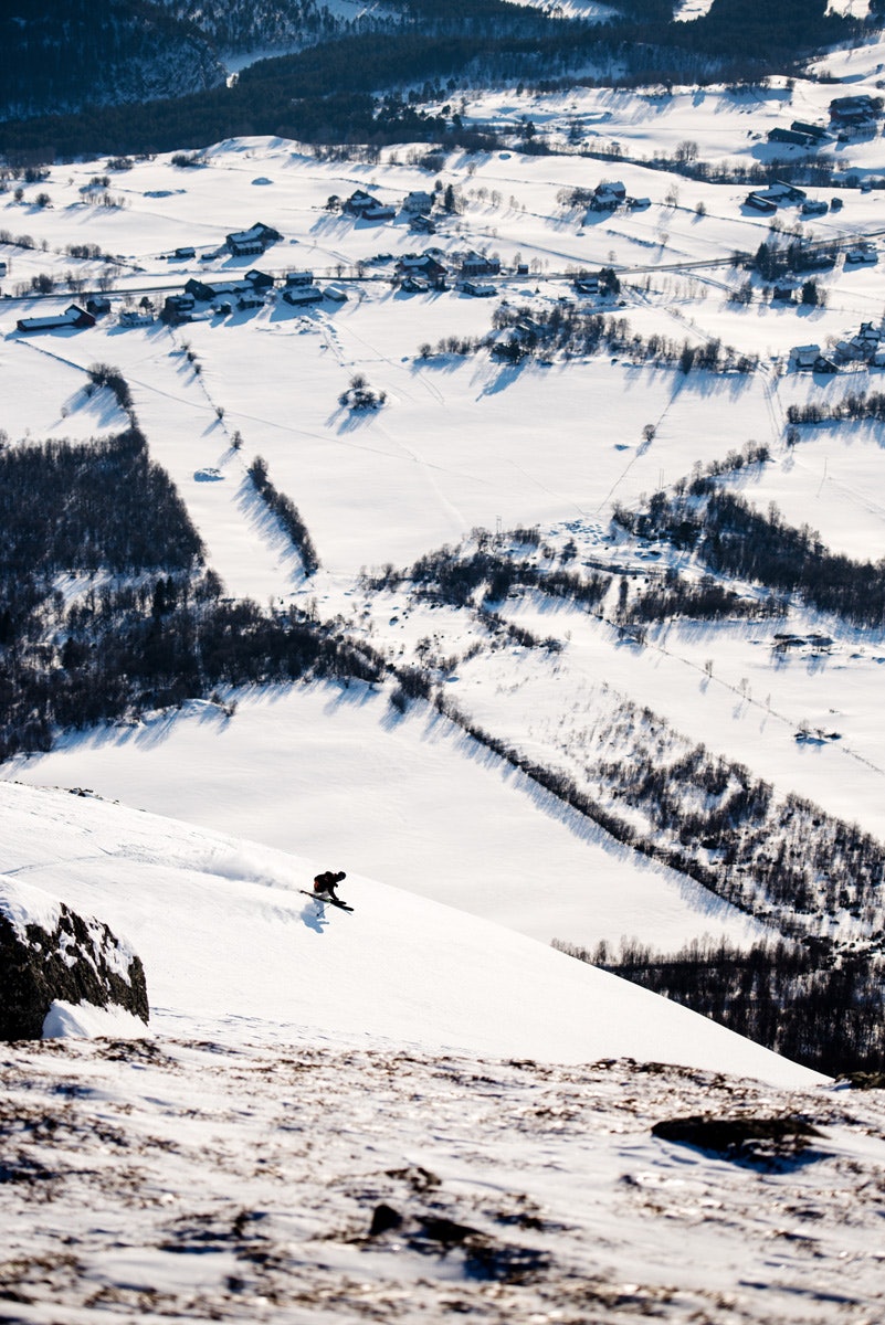FINE FORHOLD: Tindevegleder Pål Røsrud tester frikjøringsski på fint føre vest for skisenteret i Oppdal. Foto: Martin I. Dalen FINE FORHOLD: Tindevegleder Pål Røsrud tester frikjøringsski på fint føre vest for skisenteret i Oppdal. Foto: Martin I. Dalen