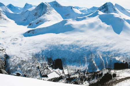 Kjøsen 1117 moh fra Toppturer i Romsdalen Kjøsen 1117 moh fra Toppturer i Romsdalen