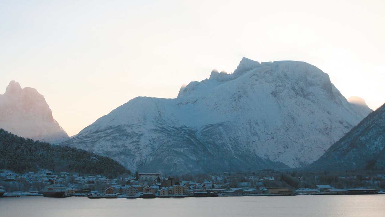 Nordre Trolltind 1482 moh fra Toppturer i Romsdalen