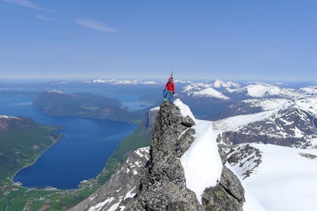 Nordryggen på Finnan er en luftig klyve/klatretur med fantastisk utsikt. Foto: Halvor Hagen