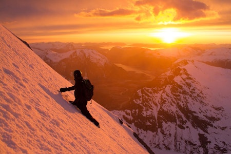 Kveldsstemning mot Litle Venjetinden. Foto: Ståle Johan Aklestad Kveldsstemning mot Litle Venjetinden. Foto: Ståle Johan Aklestad
