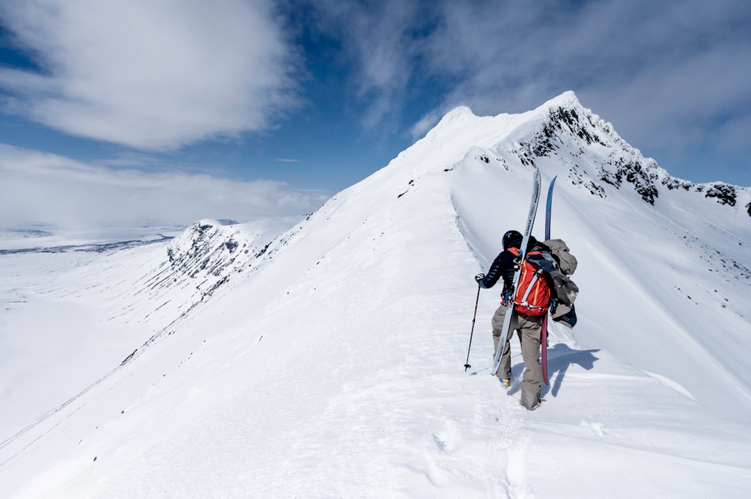 SYLRYGGEN: Robert Aaring med toppen i sikte. Foto: Martin Innerdal Dalen Sylan topptur