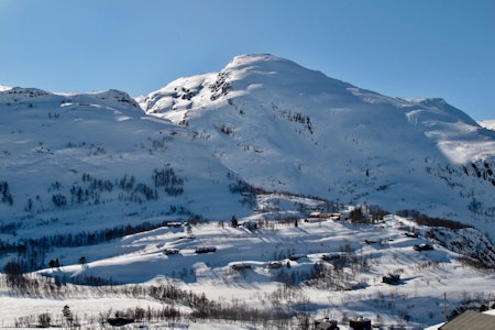 Urdshovd er et fjell med mange alternative nedkjøringer. Du kan enten starte fra Myrdal og så havne ned på Vatnahalsen Høyfjellshotell igjen. Urdshovd er et fjell med mange alternative nedkjøringer. Du kan enten starte fra Myrdal og så havne ned på Vatnahalsen Høyfjellshotell igjen.