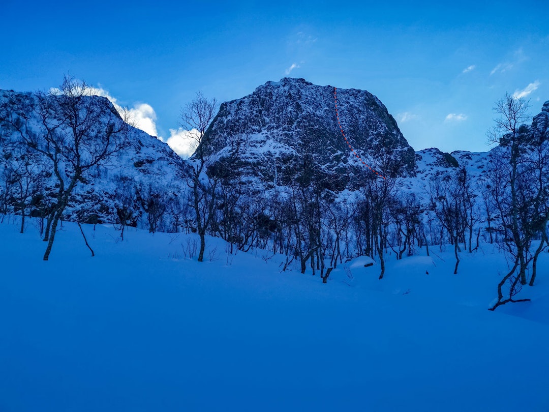 RÅ RUTE: Vestveggen på Reka. Foto: Signar André Nilsen RÅ RUTE: Vestveggen på Reka. Foto: Signar André Nilsen