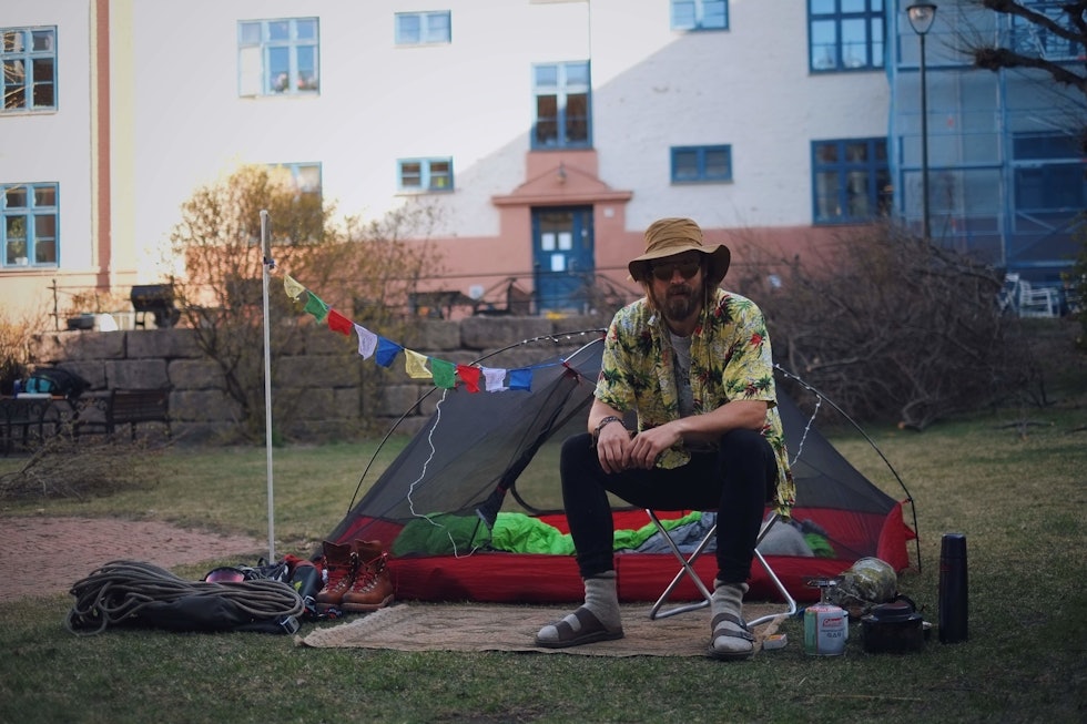 EVEREST BASE CAMP AVDELING TORSHOV: Mathias etablerte en liten camp utenfor blokka for å ta seg en hvil i ny og ne. 639BCB4F-BCA3-4B8B-B4AC-459869E5BB6E