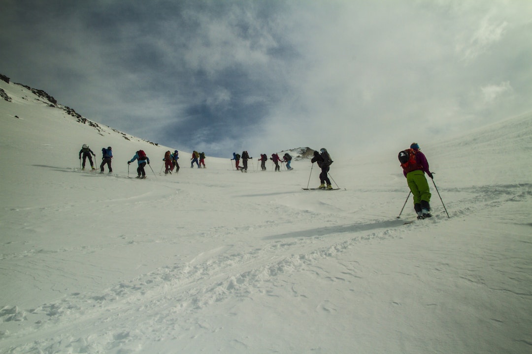 Bli med IVRIG på toppturcamp. Foto: Marte Søderlund vind oppover Foto Marte Søderlund IVRIG 1200x800