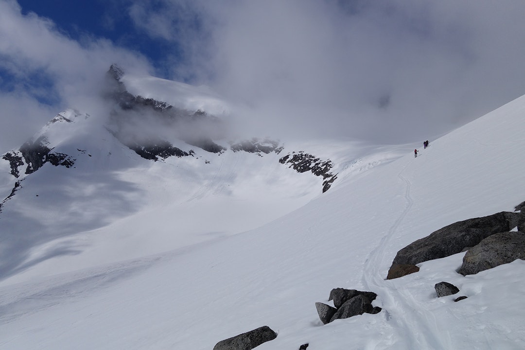 STOREBJØRN: Det krydde av lettkledde folk på Storebjørn forrige helg. Foto: Erlend Sande Storebjørn