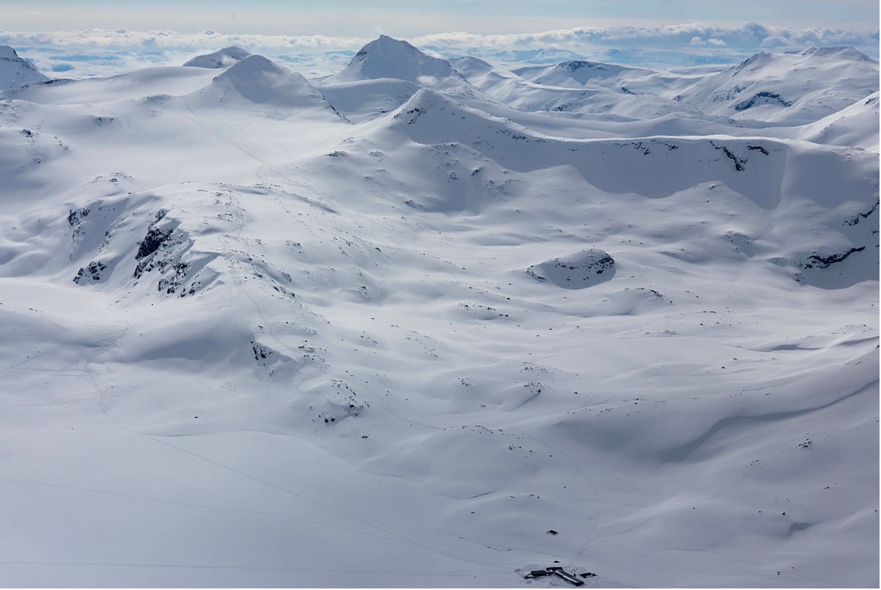 Midtre Høgvagltind sett fra nord. Foto: Thomas B. Svendsen. / Trygge toppturer