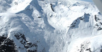 Oversikt Anestølen frå aust. / Toppturar i Sogn. Oversikt Anestølen frå aust. / Toppturar i Sogn.