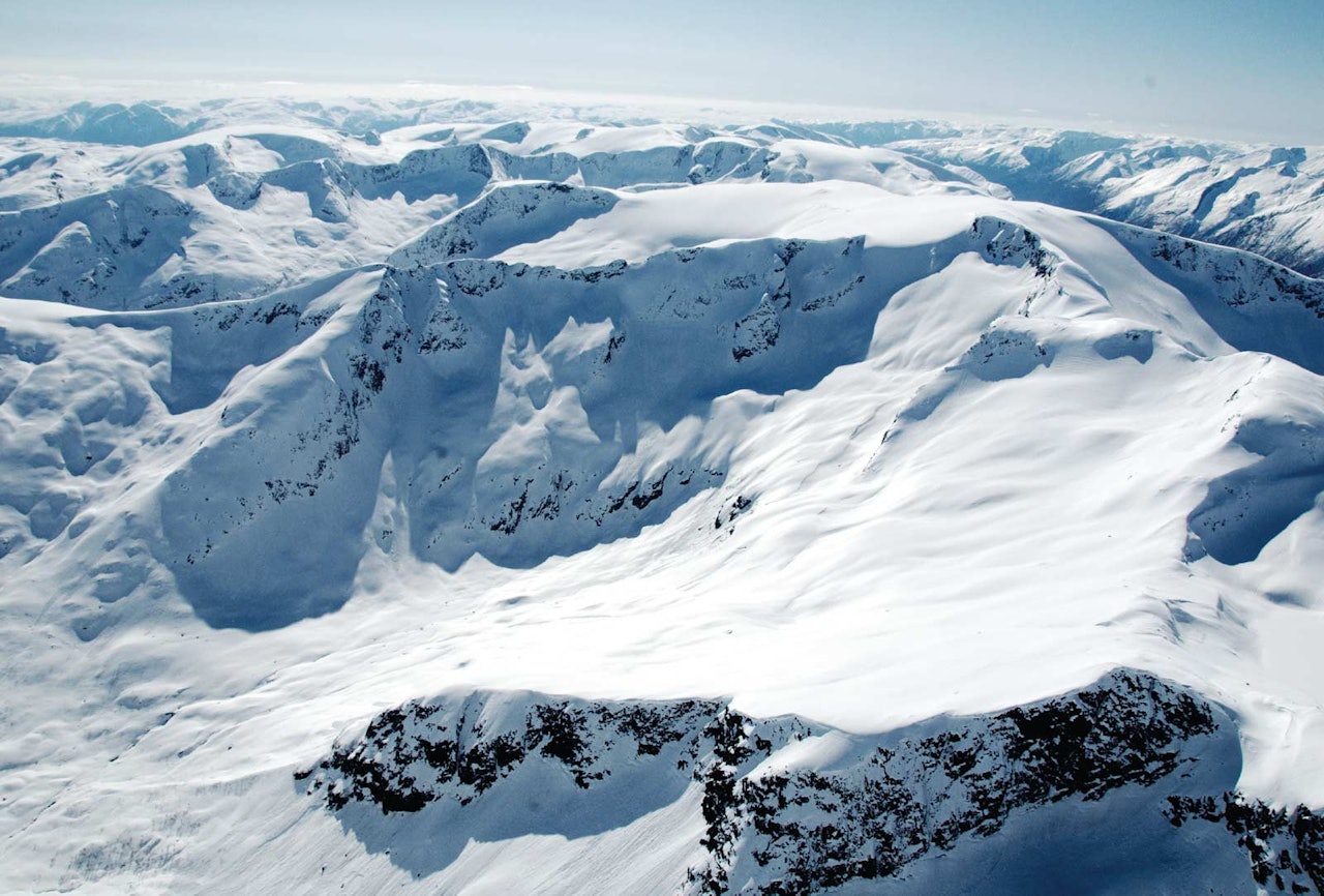 Oversikt Lammanipa og Frudalsfjellet frå nord. / Toppturar i Sogn.