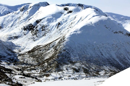 Togga frå søraust. / Toppturar i Sogn. Togga frå søraust. / Toppturar i Sogn.