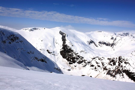 Gunvordalsbreen og Styggebotn frå søraust. / Toppturar i Sogn. Gunvordalsbreen og Styggebotn frå søraust. / Toppturar i Sogn.