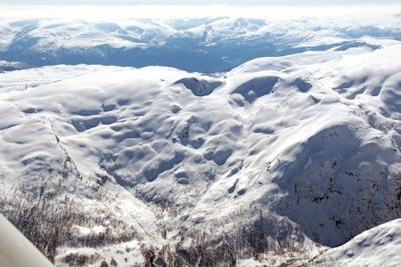 Svarteholten, Blåfjell, Nonsholten og Grånipa frå Nord. / Toppturar i Sogn. Svarteholten, Blåfjell, Nonsholten og Grånipa frå Nord. / Toppturar i Sogn.